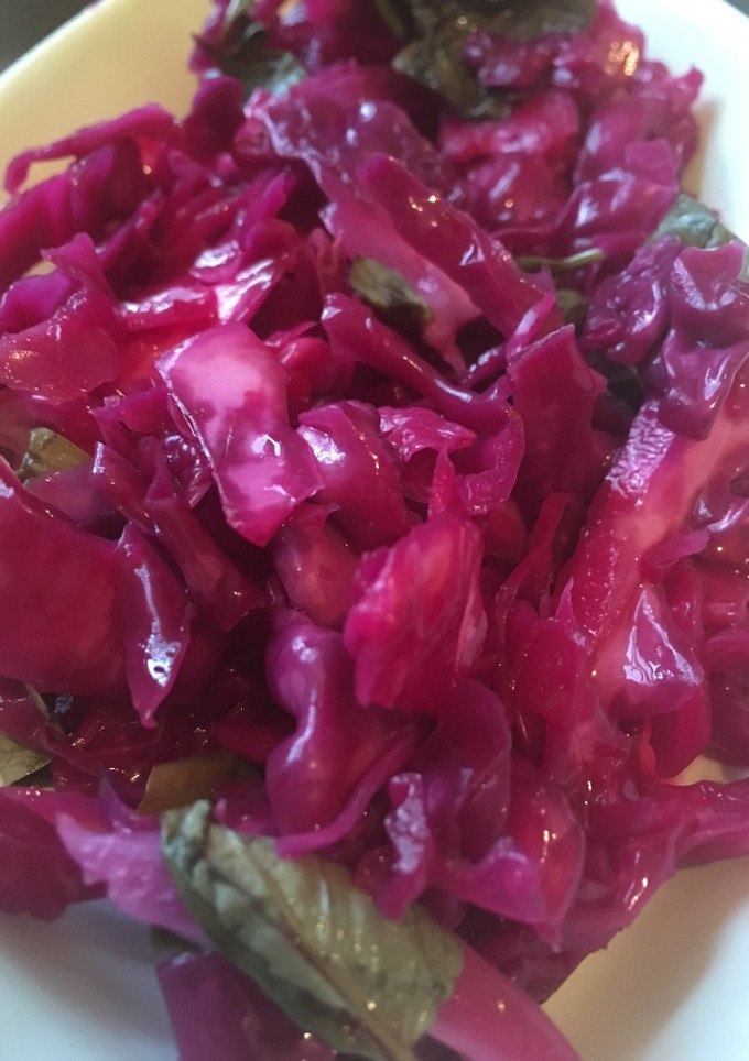 A picture of Pickled Red Cabbage.