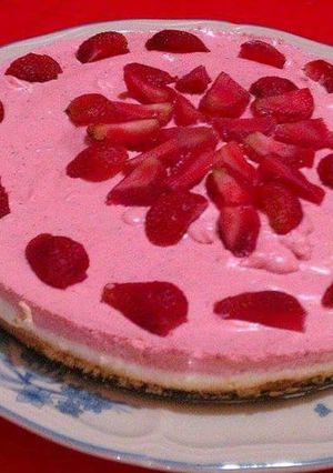 A picture of No-Bake White chocolate Strawberry Mousse Cake.