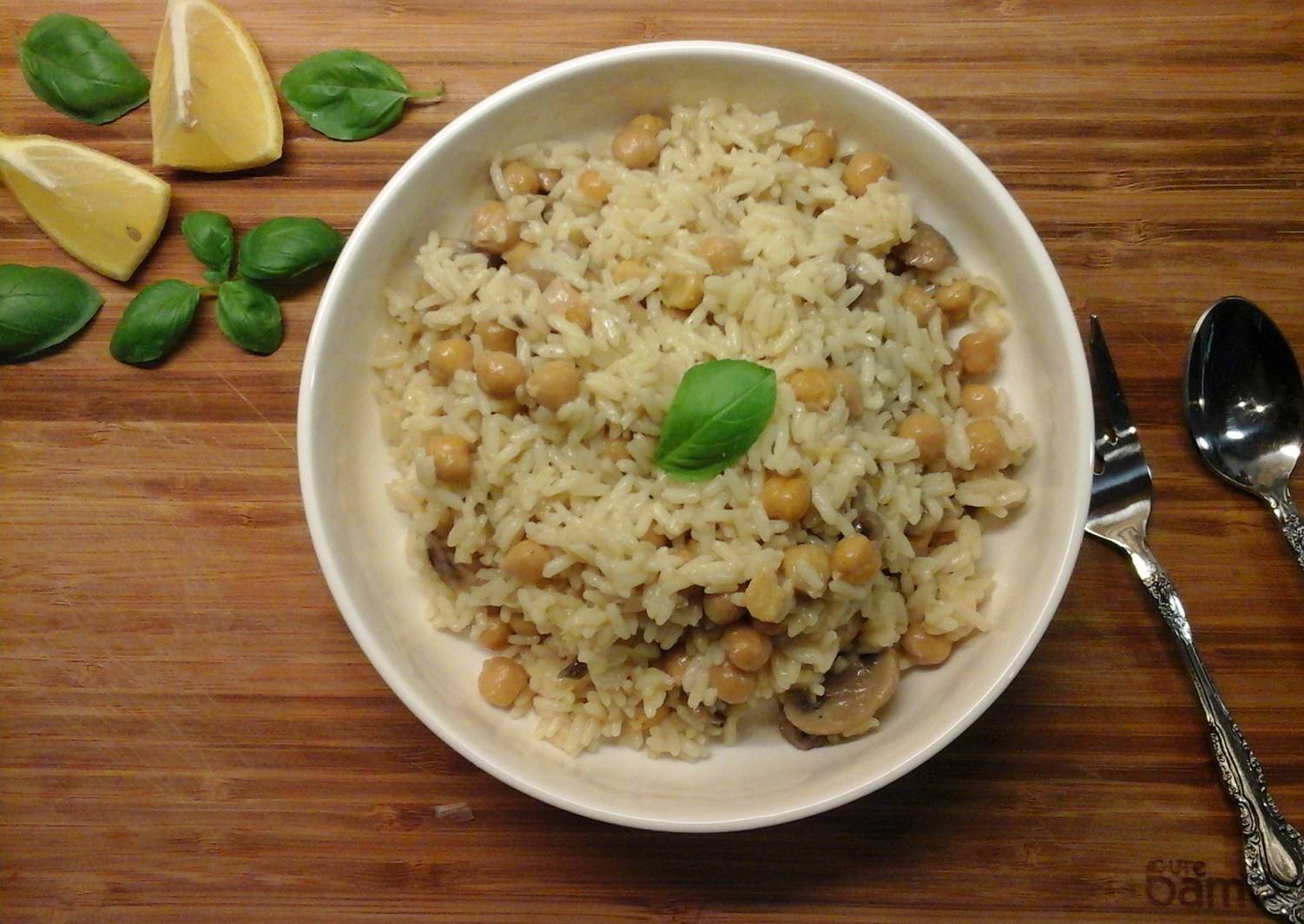 Mushroom and Chickpea Pilaf (Pilafi me Manitaria kai Revithia) Recipe