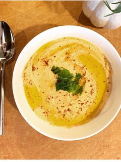 A picture of Hummus.