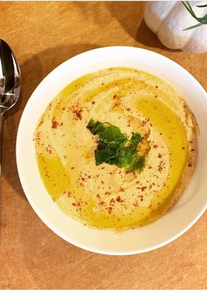 A picture of Hummus.