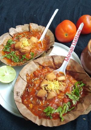 બનારસી ટોમેટો ચાટ (Banarasi Tomato Chaat Recipe In Gujarati) રેસીપી મુખ્ય ફોટો