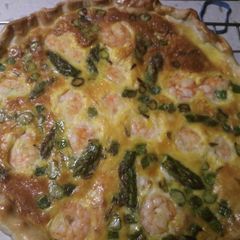 A picture of Prawn and asparagus quiche.