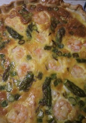 A picture of Prawn and asparagus quiche.