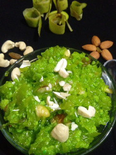 लौकी का हलवा (lauki ka halwa recipe in Hindi) रेसिपी मुख्य फोटो