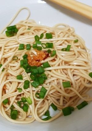 A picture of Noodle with garlic chili oil.