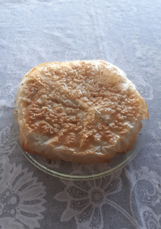 Una foto de Pastel de pasta filo con espinacas, acelgas y queso filo