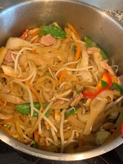 什錦炒粄條(河粉) 的食譜成品照片
