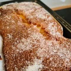 A picture of Lemon Drizzle Cake.