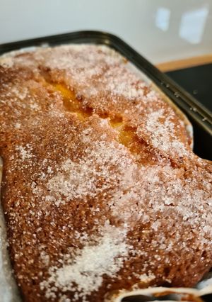 A picture of Lemon Drizzle Cake.