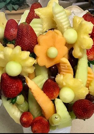 A picture of Fruit flower vase.