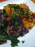 Lomo de cerdo en blueberry y ensalada de frutas y verduras