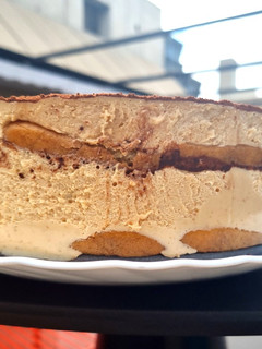 Una foto de Tarta tiramisú de turrón