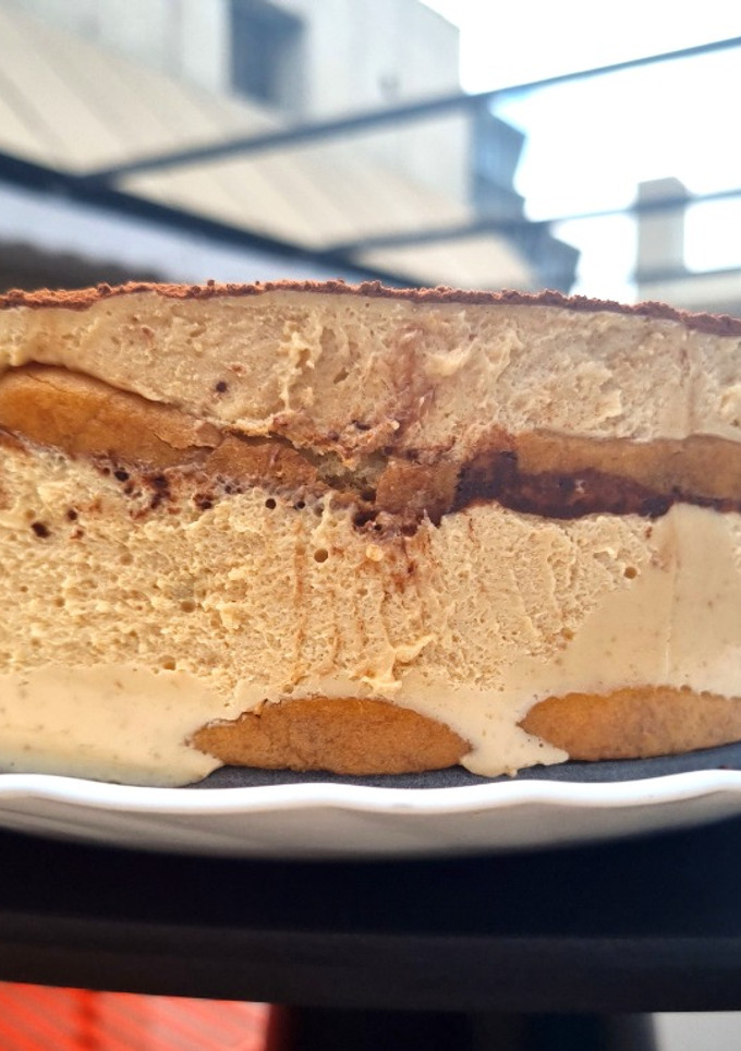 Una foto de Tarta tiramisú de turrón