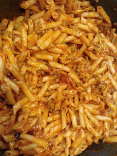 Una foto de Macarrones con carne y setas