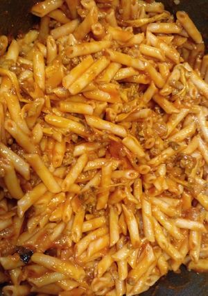 Una foto de Macarrones con carne y setas