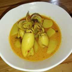 A picture of Gulai Cumi isi.