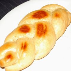 A picture of Twisted Bread.