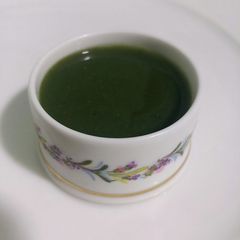 A picture of Green chutney.