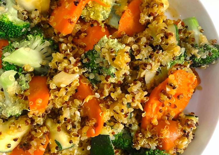 Bagaimana Menyiapkan Quinoa and veggie fried rice yang Enak Banget