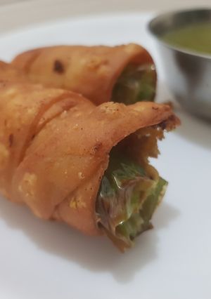 A picture of Chilli roll samosa.