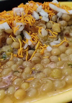 A picture of Ragda patties.