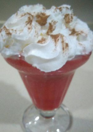 Foto principal de Copa de 🍉 sandia con 🍓 fresa, nata con canela