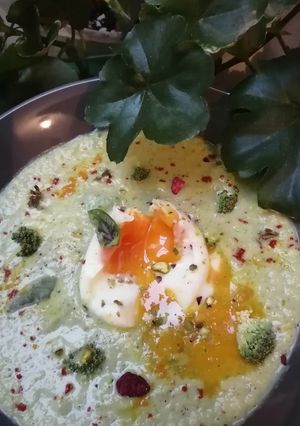 Une photo de Œuf 🥚mollet sur velouté de brocoli 🥦