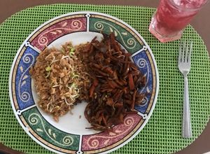 Una foto de CHOP SUEY a la Pinochet