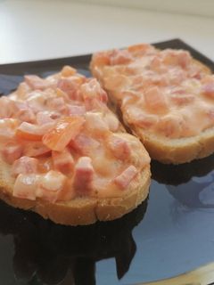 Una foto de Deliciosos sándwiches calientes