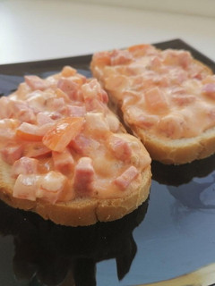 Una foto de Deliciosos sándwiches calientes