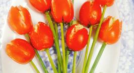 Hình ảnh món Salad cà chua (hoa tuylip)