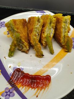 બ્રેડ પકોડા (Bread Pakoda Recipe In Gujarati) રેસીપી મુખ્ય ફોટો