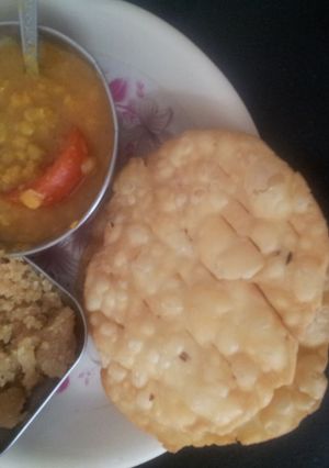A picture of Daal pakwaan.