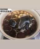 麻油剝皮辣椒香菇烏骨雞湯