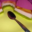 Postre con gelatina y leche líquida