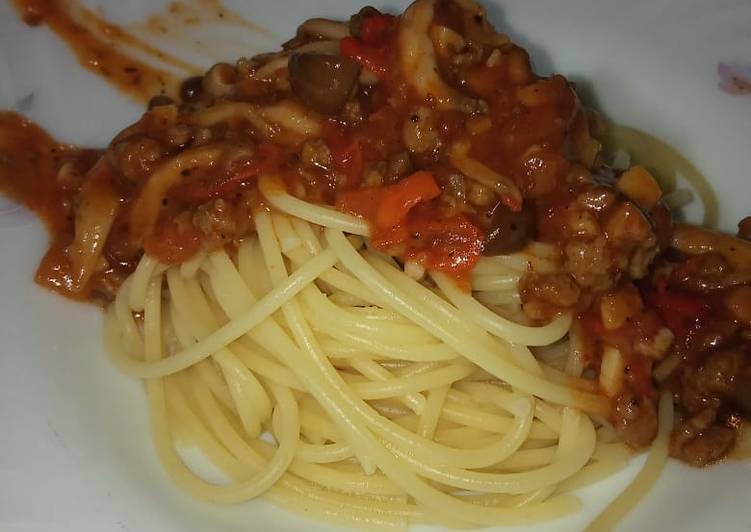 Spaghetti bolognaise with mushroom super simple