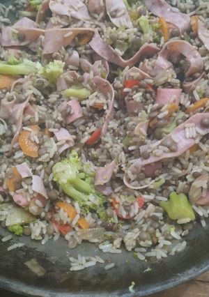 Una foto de Lentejas, paleta, arroz, brócoli y lo que había en la heladera