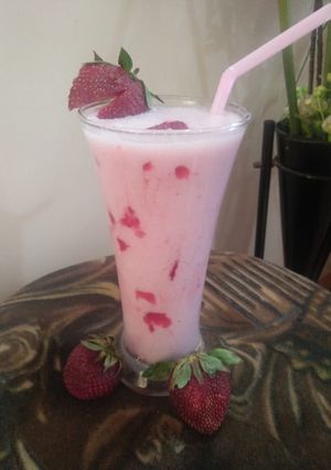 A picture of Strawberry shake.