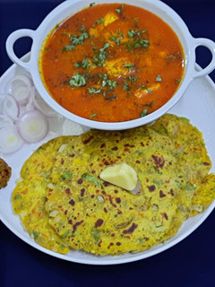 A picture of Missi Roti.