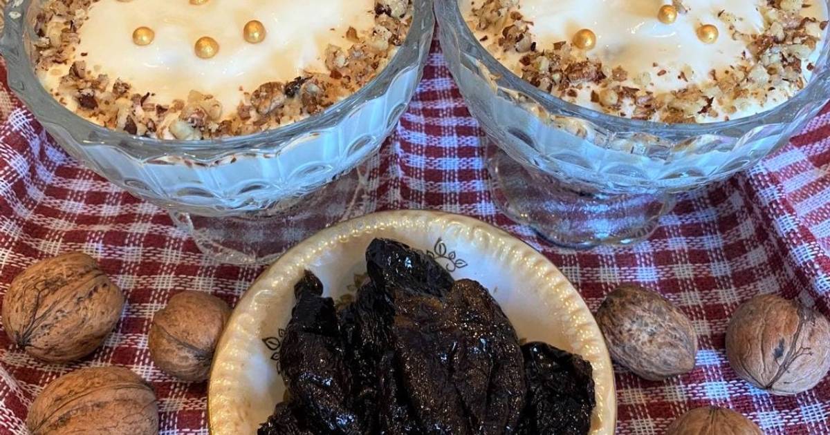 Торт с черносливом и грецкими орехами с кремом из сметаны