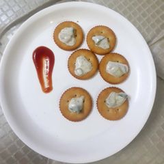 A picture of Monaco bites.