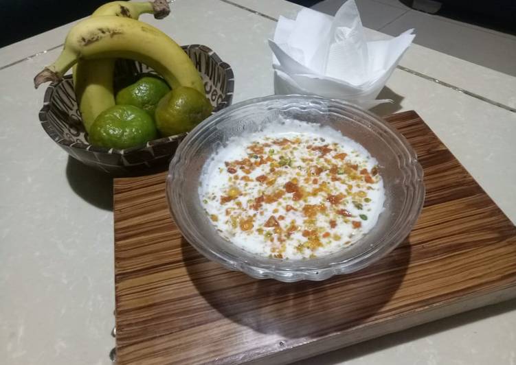 How to Prepare Homemade Fruit Cream with Pistachio Praline powder