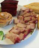 Bánh mỳ Việt Nam - thịt xá xíu - chả quế