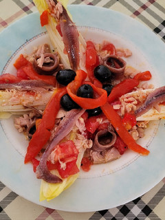 Una foto de Ensalada de endibias con pimientos confitados