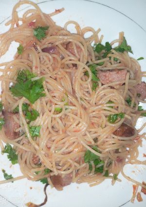 A picture of Mixed fried spaghetti and sausages#jikonichallenge.