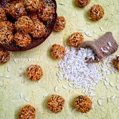 Til Kurmura Ladoo A picture of Til Kurmura Ladoo.
