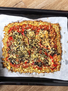 Una foto de Pizza de coliflor y semillas