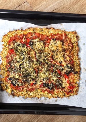 Una foto de Pizza de coliflor y semillas
