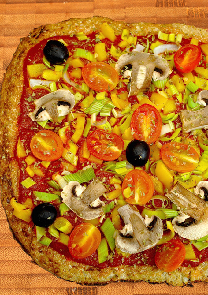 Una foto de Pizza de coliflor vegana {FitKen} 